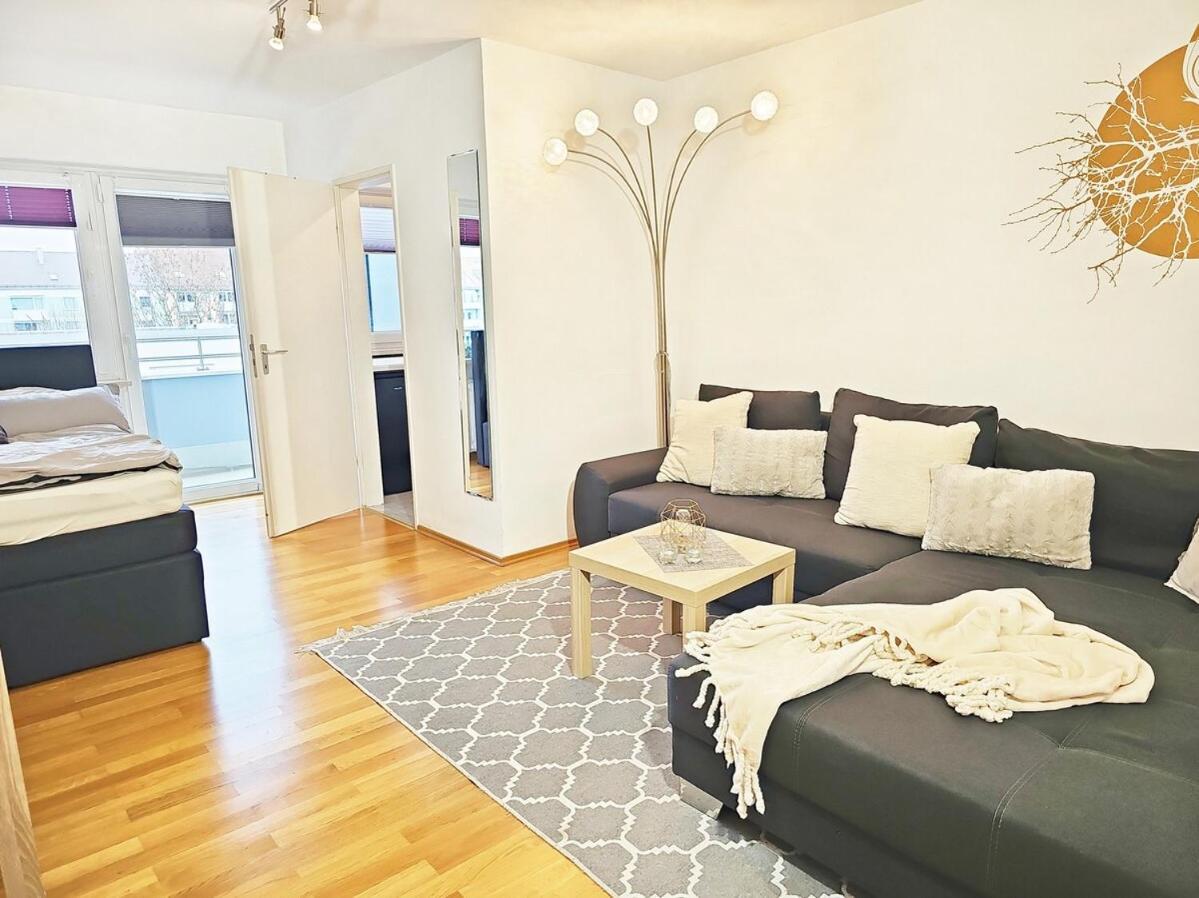 Apartment Furnished U6 Harras *